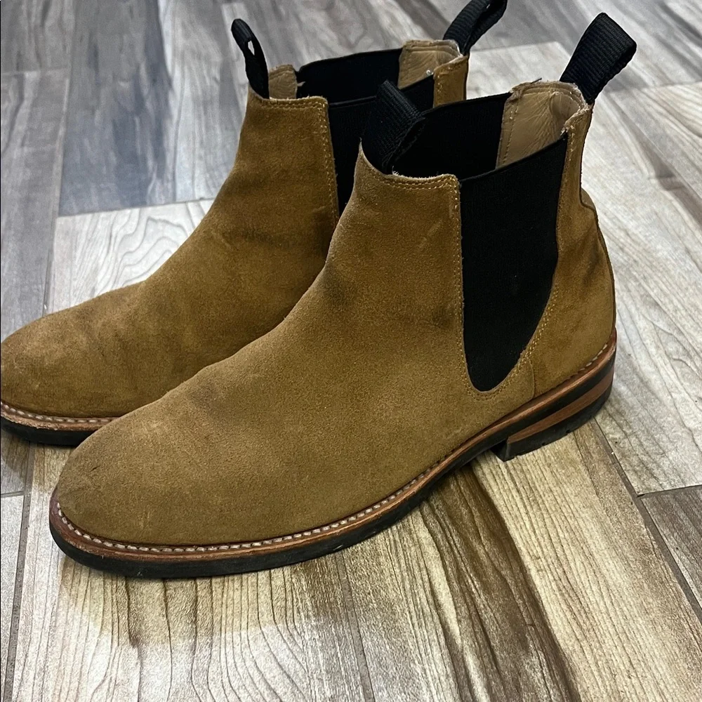 Men's Tan Suede Chukka Boot with Elastic Side Panels